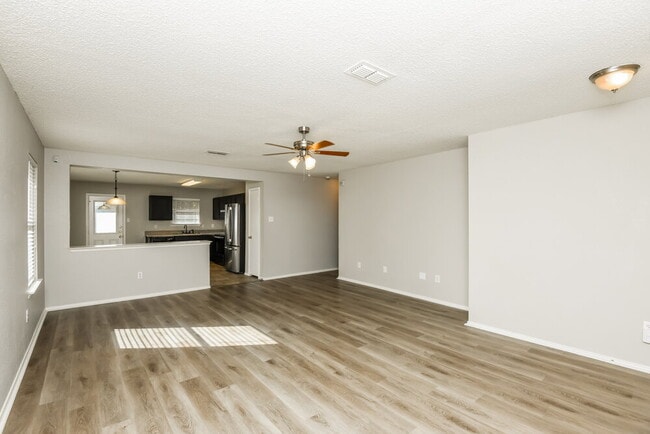 Building Photo - 7948 Meadow View Tr