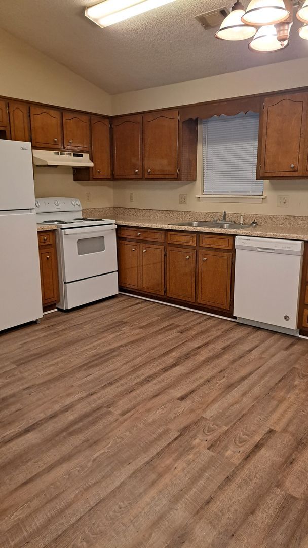 Building Photo - 111 Gala Ct