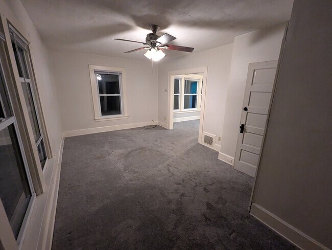 Foto del edificio - 6421 Glade Ave