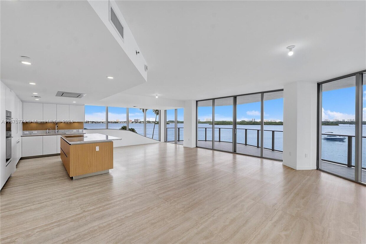 Foto principal - 1135 103rd St