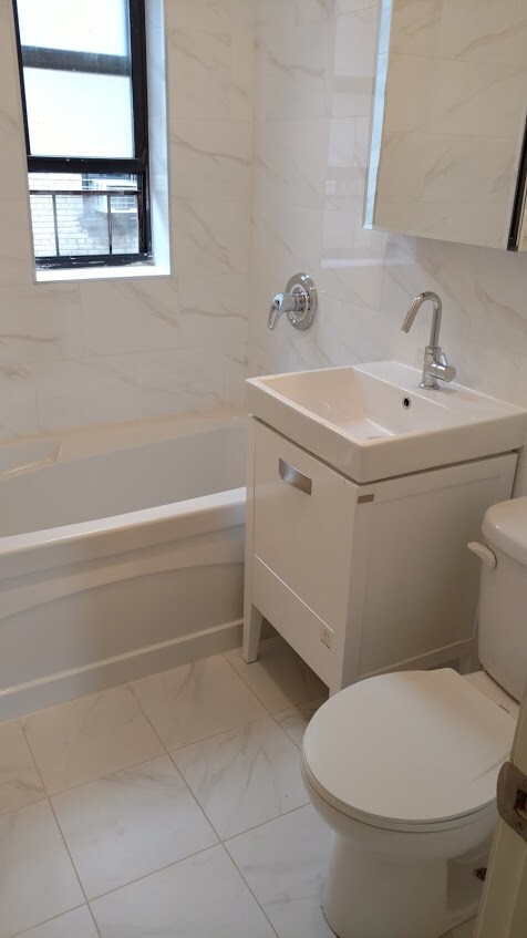 Building Photo - 1632 E 18th St