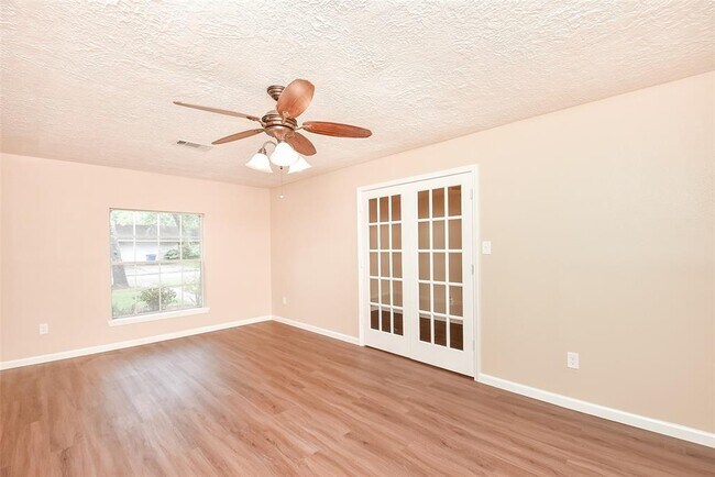 Building Photo - 2910 Colonial Dr