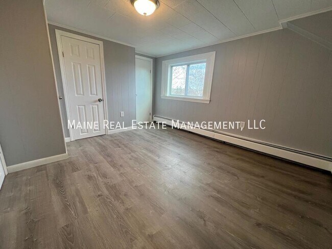 Building Photo - 159 College Ave