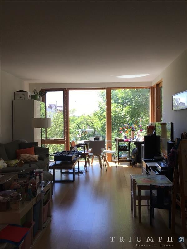 Building Photo - 585 6th Avenue