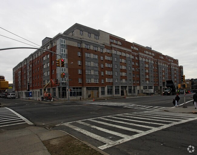 Foto del edificio - Louis Nine Boulevard Apartments