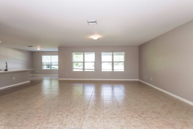Building Photo - 2564 Surfside Blvd