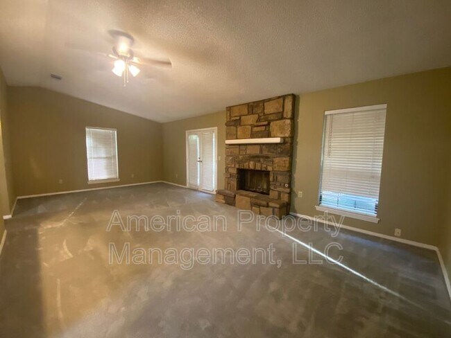 Building Photo - 1217 W Los Angeles Cir