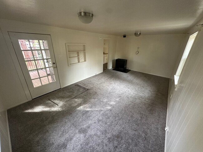 Foto del edificio - Cozy Quiet Grass Valley Charmer - 1/1 650 SF (Driveway, Parking, & Yard)