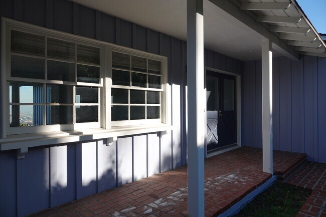 Building Photo - 4 Toprail Ln