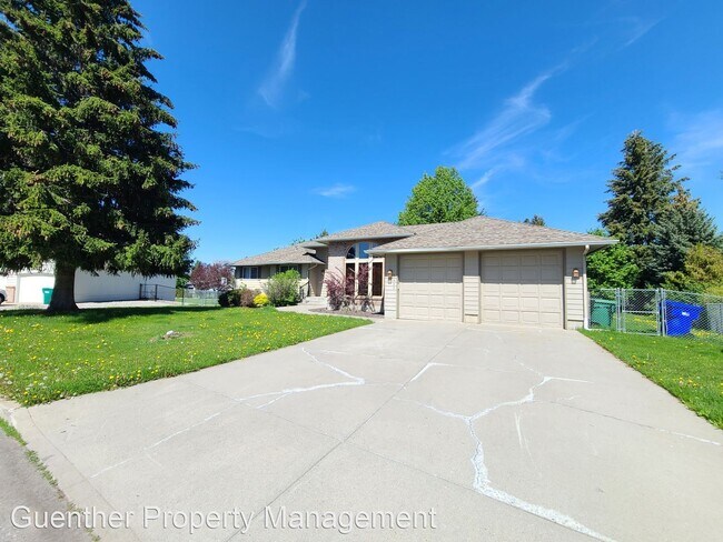 Foto del edificio - 5 br, 3 bath House - 3425 E 61st Ave