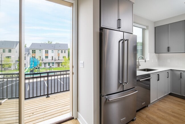 Signature Collection townhome with balcony - Avalon Wayne