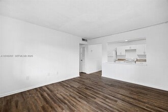 Building Photo - 16117 NE 19th Ct