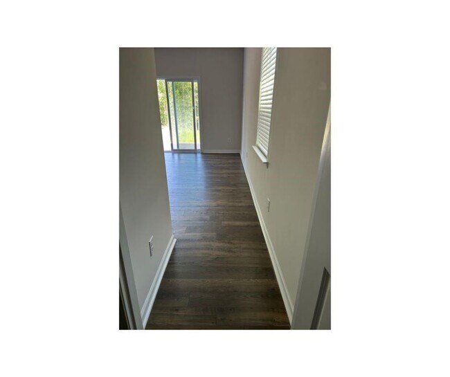 Foto del edificio - 1215 37th Ave Lane NE