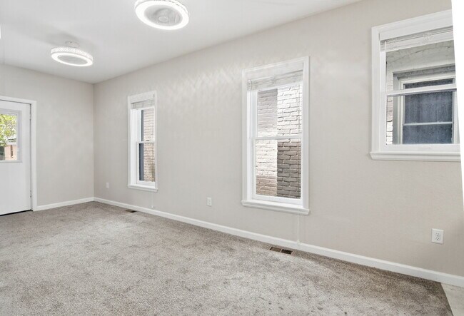 Foto del edificio - $2,995.95- 3 Bed, 2 Bath Home in Highlands Ranch with In Unit Laundry!