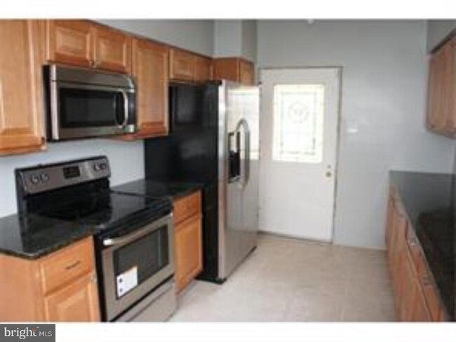 Building Photo - 3016 Huey Ave