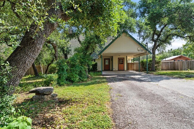 Building Photo - 10108 Lake Ridge Dr