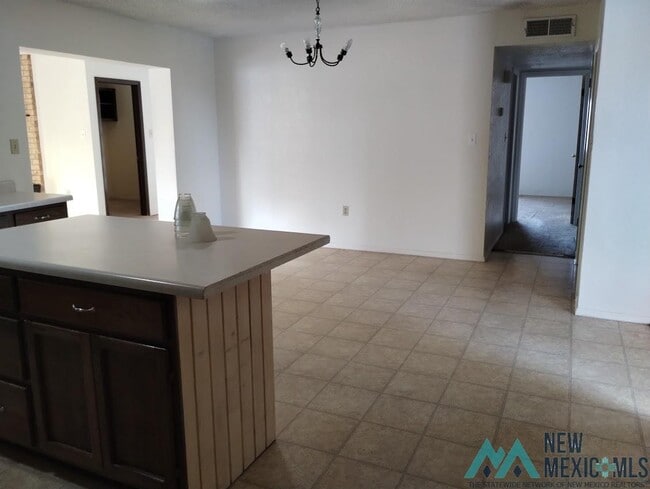 Building Photo - 1012 S Saddler St