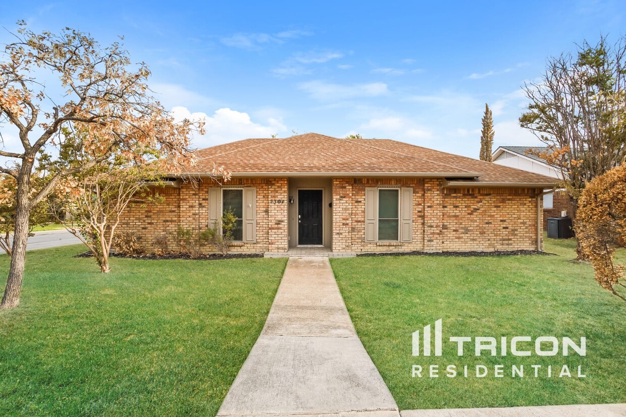 Primary Photo - 2301 Statler Drive Carrollton TX
