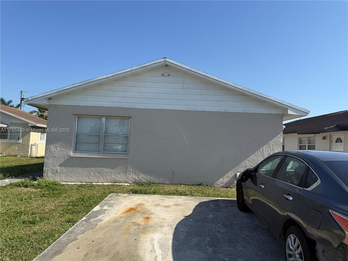 Primary Photo - 772 NW 5th St