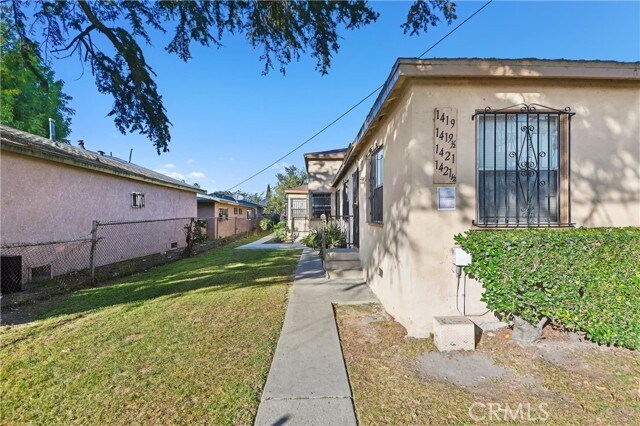 Foto del edificio - 1421 E 108th St