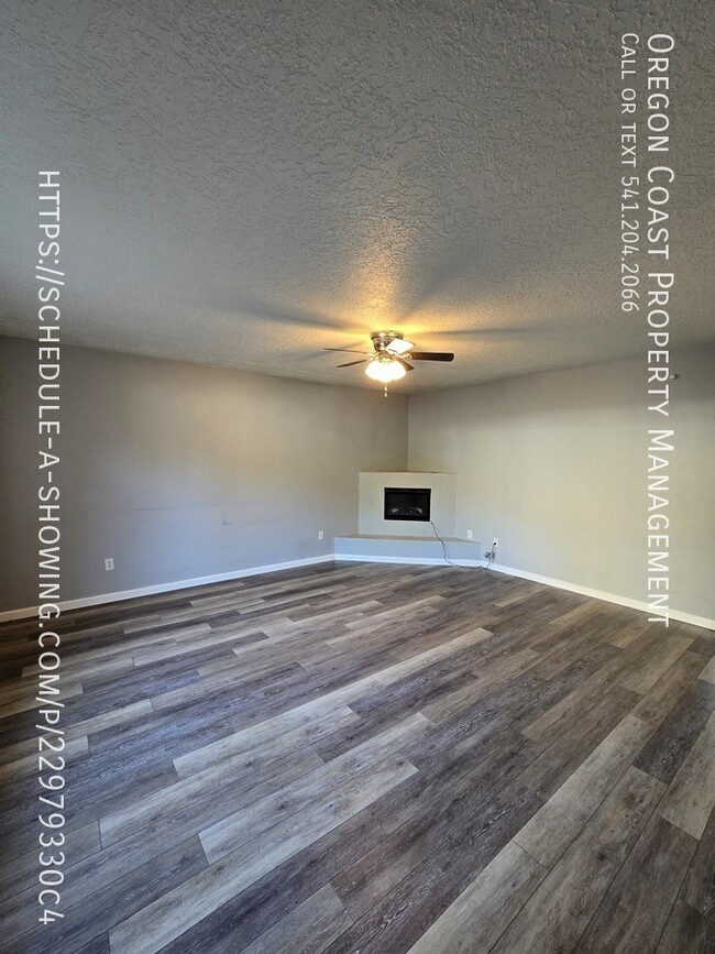 Building Photo - 131 Ainslee Ave