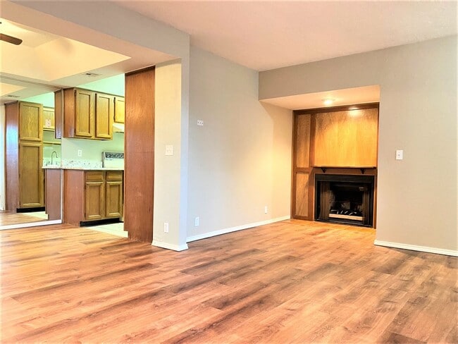 Foto del edificio - AVAILABLE NOW - $250 OFF FIRST FULL MONTH. Charming 1-Bed Condo in Quail Creek with Pool & Covere...