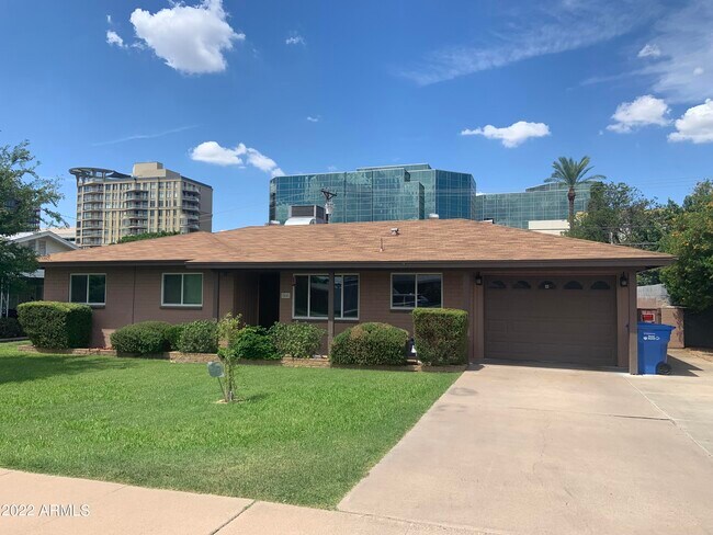 Foto del edificio - 2446 E Elm St