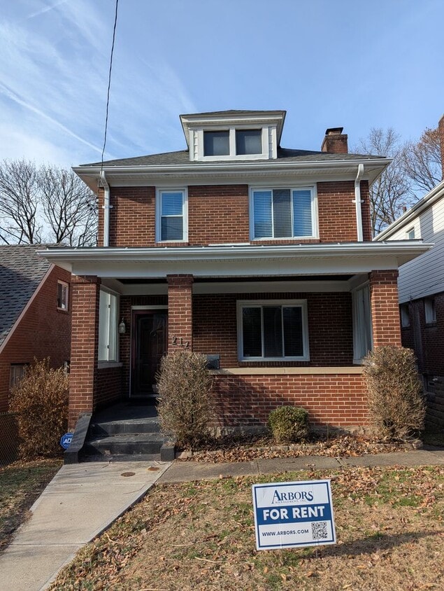 4 Bedroom, 2 Bathroom Single Family Home (Mt. Washington) - 4 Bedroom, 2 Bathroom Single Family Home (Mt. Washington)