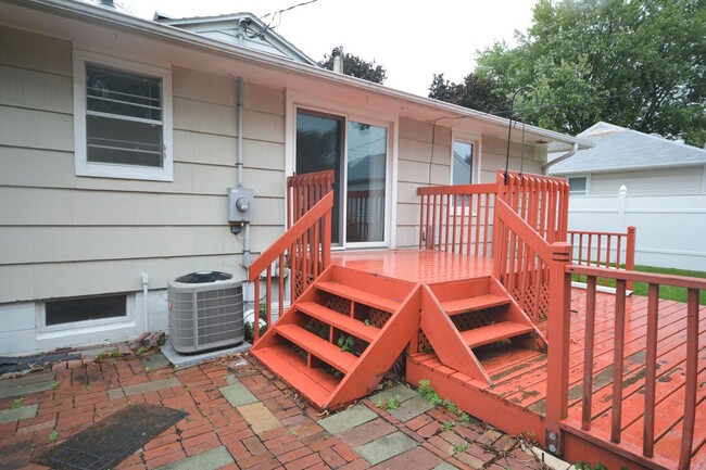 Building Photo - Great ranch style home near John Marshall ...