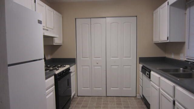 Building Photo - 293 East Burns Court - Unit C Available NOW