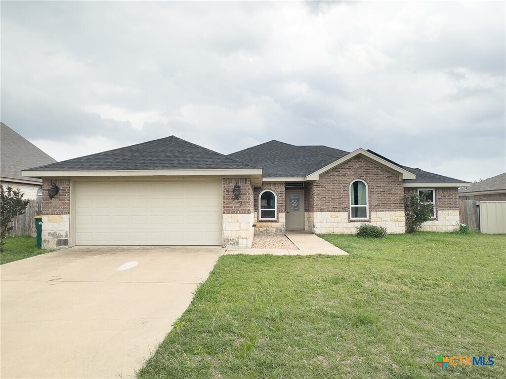 Foto principal - 308 Oak Ridge Dr