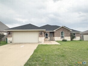 Building Photo - 308 Oak Ridge Dr