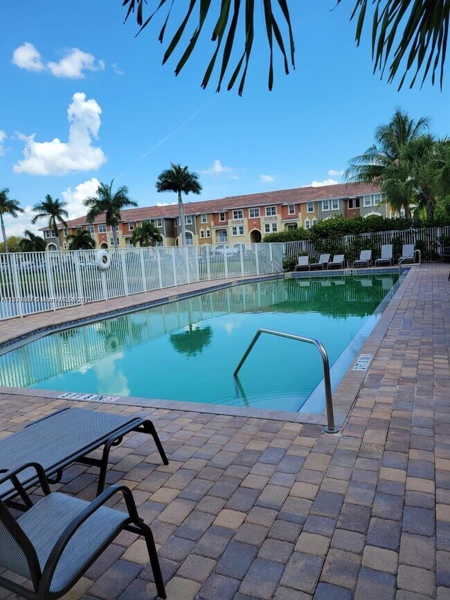 Foto del edificio - 8933 NW 107th Ct