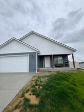 Building Photo - 3074 Meadow View Lp