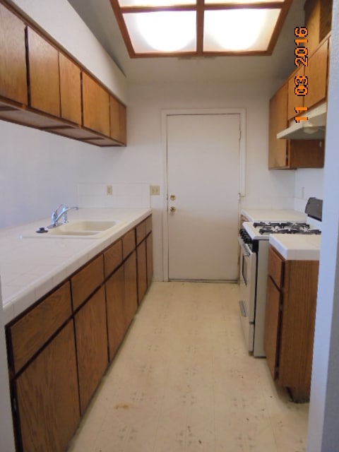 Foto del edificio - 1986 W Roby Ave