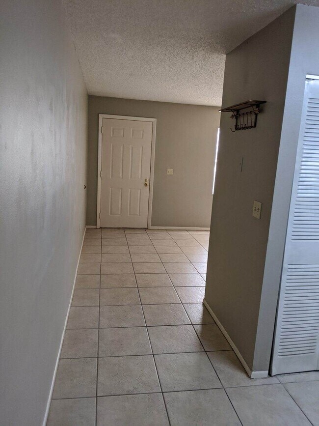 Foto del edificio - 905 Hicks Rd