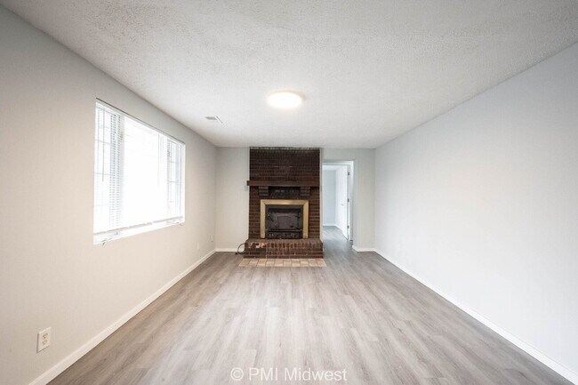 Building Photo - "Charming 3-Bedroom Home with Spacious Living in Indianapolis!"