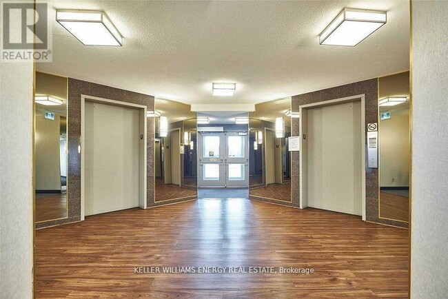 Photo du bâtiment - 360 Watson St W