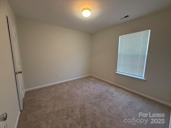 Foto del edificio - 6735 Moss Lake Rd