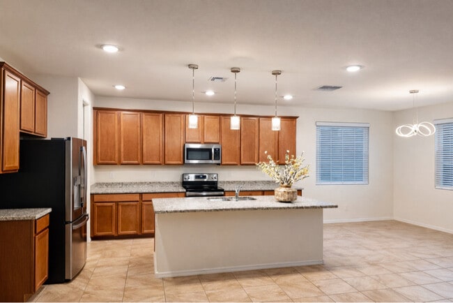 Building Photo - 10040 E Tiburon Ave