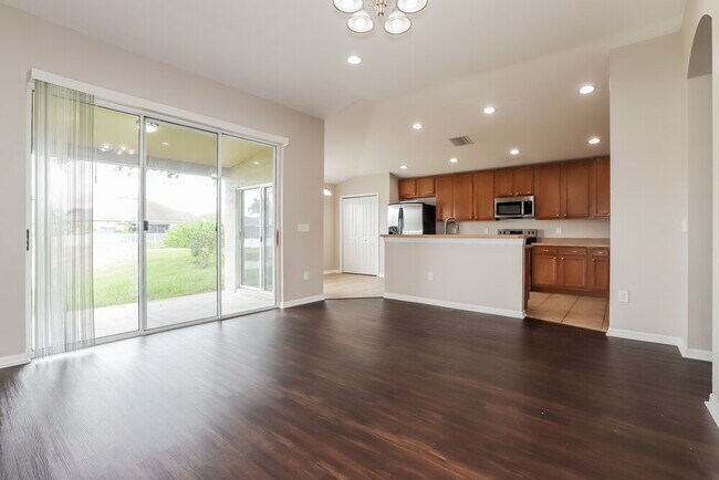 Foto del edificio - 6915 Runner Oak Dr