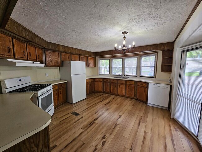 Foto del edificio - 224 Blossom Ln
