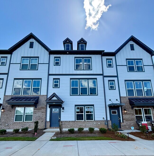 Building Photo - 414 Silver Star Blvd