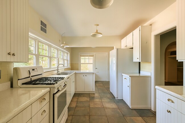 Foto del edificio - 126 Ribbon Pkwy