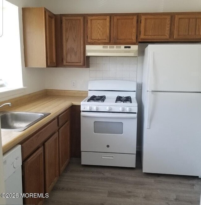 Building Photo - 42-44 Winged Foot Ln