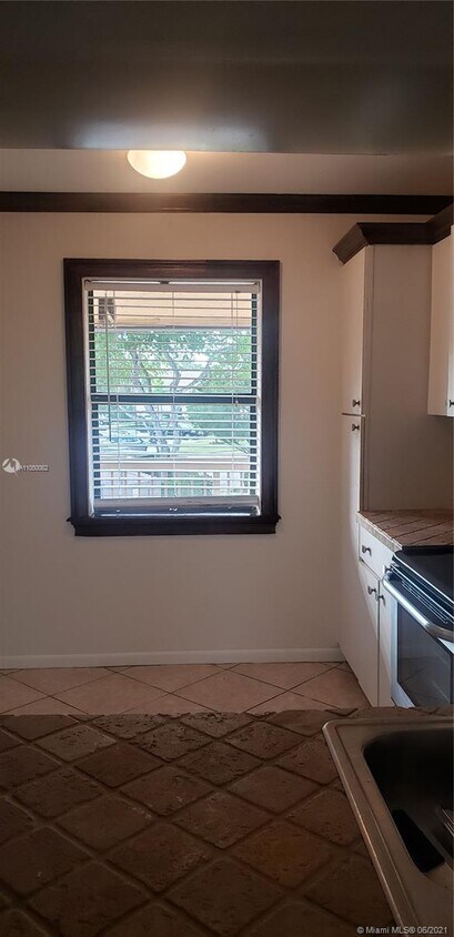 Primary Photo - 4251 Carambola Cir S