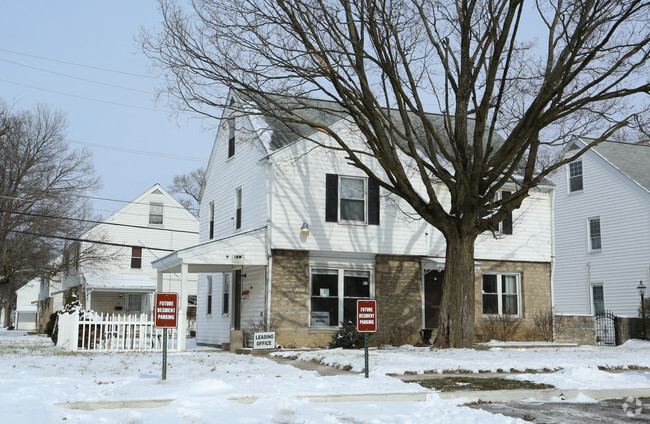 Foto del edificio - Woodcliff Condominiums