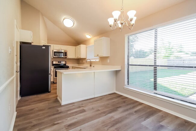 Foto del edificio - 5014 Meadow Crest St