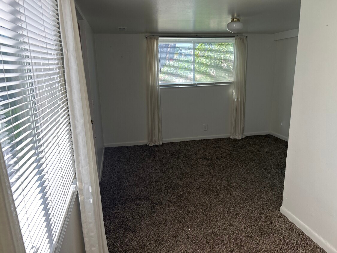 Building Photo - 316 E 700 S