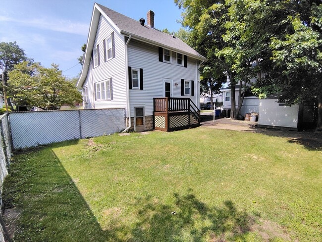Building Photo - 162 Elmwood Ave